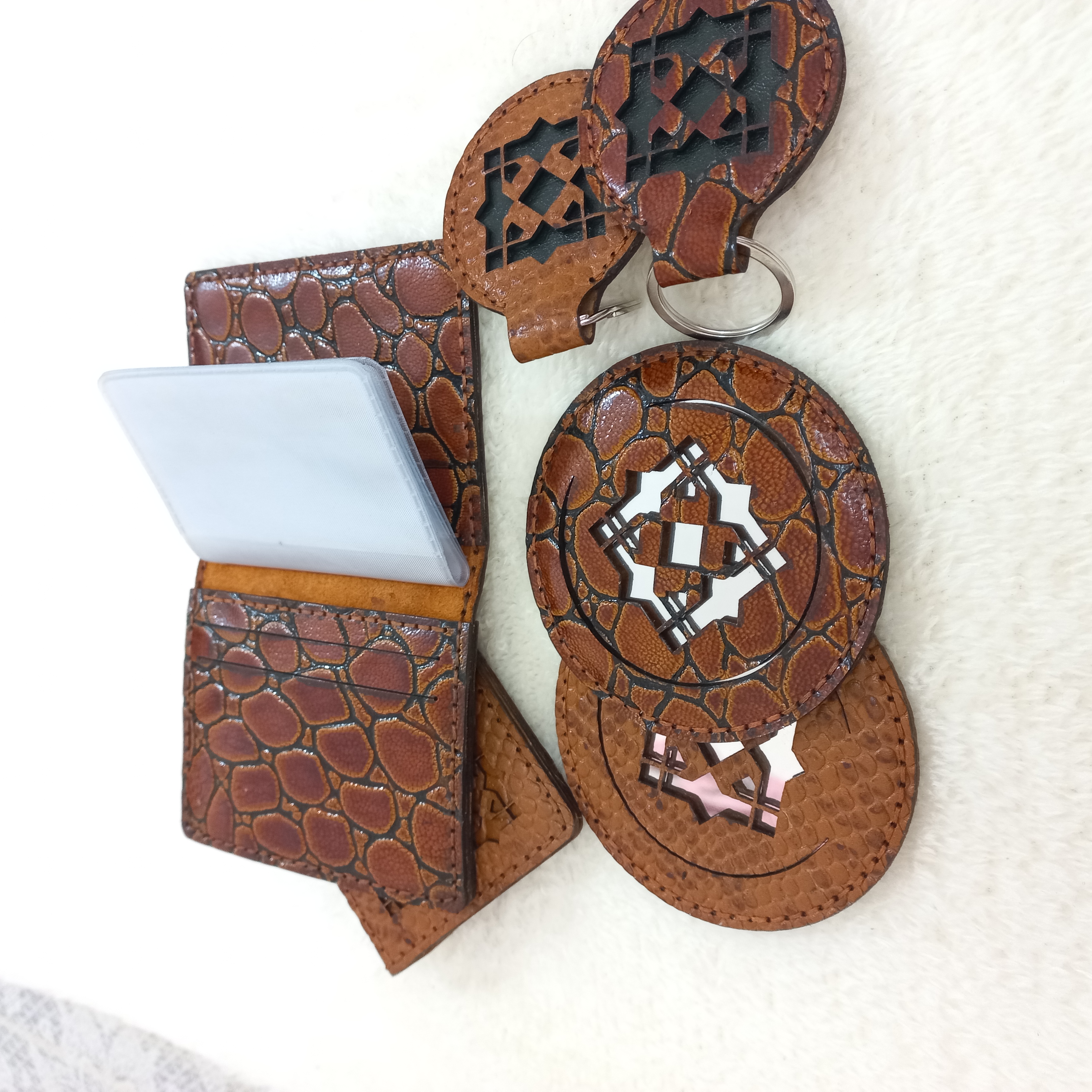 ست هدیه زنانه ۳تیکه(جاکارتی ، آینه ، دست کلید) چرم طبیعی دستدوز