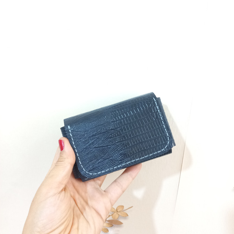 کیف جاکارتی چرمی ظرفیت ۱۸ کارت کنار هم و یک کارت بطور مجزا